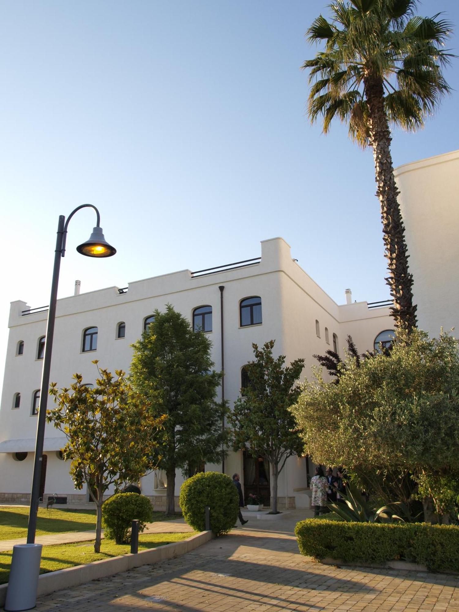 Leone De Castris Wine Hotel Salice Salentino Exterior photo